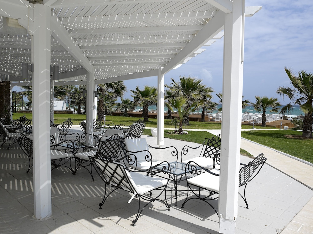 Thalassa Mahdia — Restaurant & bars in Mahdia, Mahdia