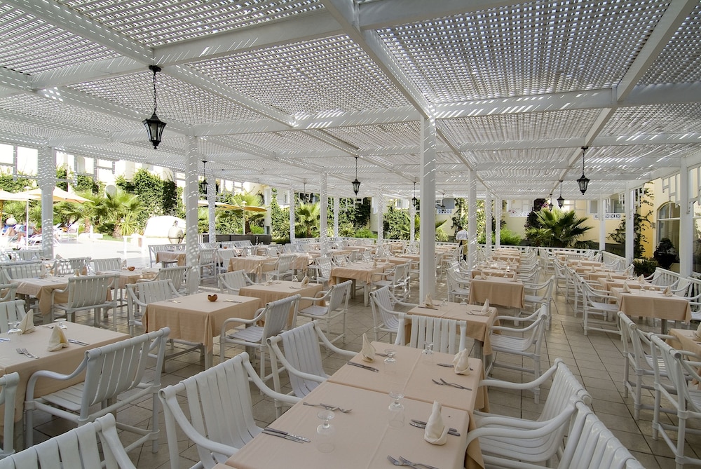 Thalassa Mahdia — Restaurant & bars in Mahdia, Mahdia