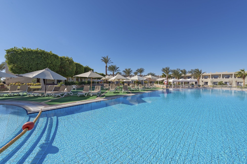 Reef Oasis Beach Aqua Park Resort — Swimming pool in Sharm El Sheikh, Red Sea