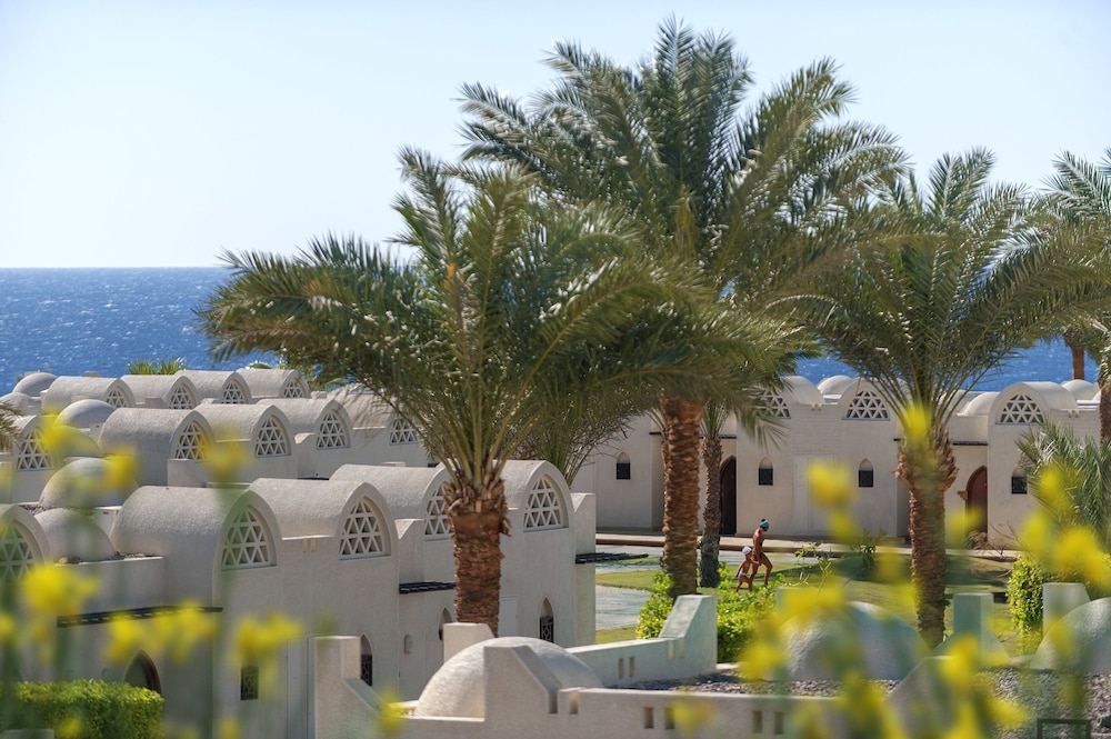 Reef Oasis Beach Aqua Park Resort — Hotel building in Sharm El Sheikh, Red Sea