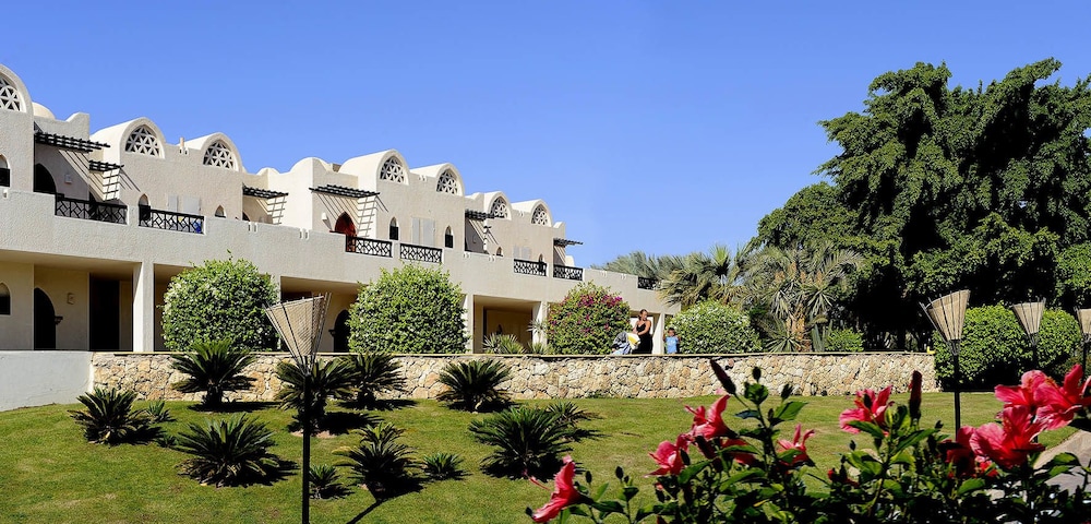 Reef Oasis Beach Aqua Park Resort — Hotel building in Sharm El Sheikh, Red Sea