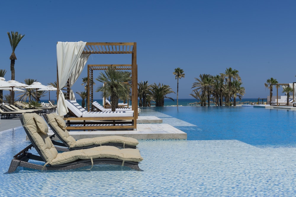 Hotel Tour Khalef — Swimming pool in Sousse, Sousse