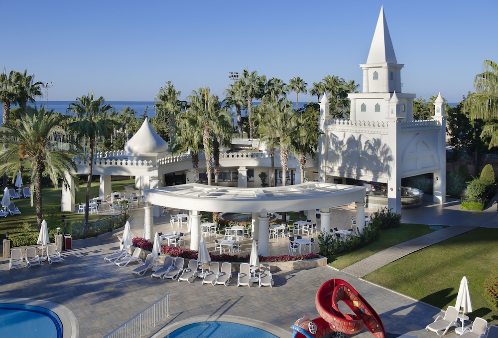 Kamelya Fulya Hotel - All inclusive — Hotel building in Side