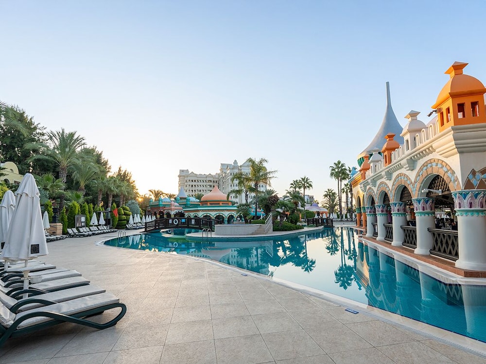 Kamelya Fulya Hotel - All inclusive — Hotel building in Side