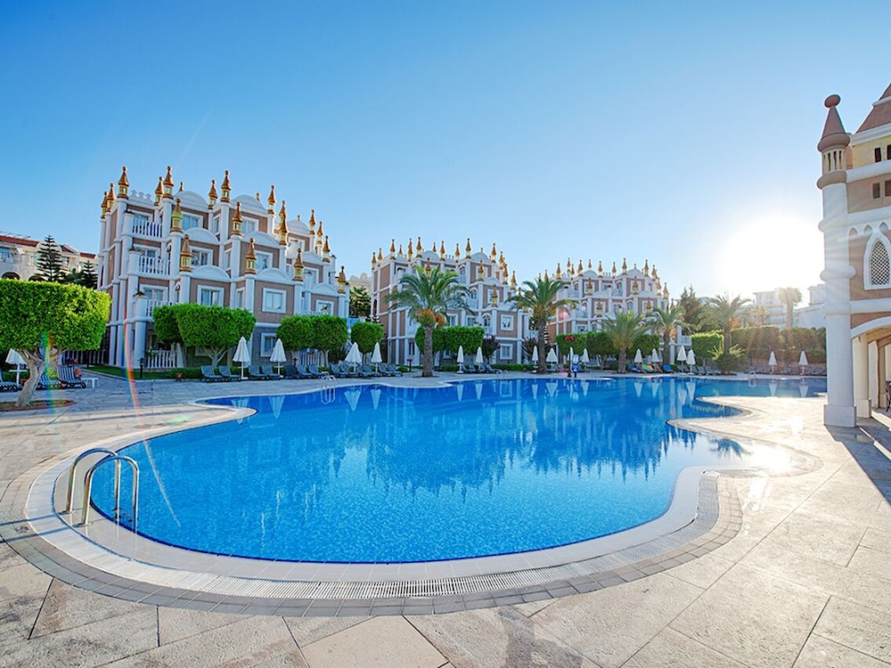 Kamelya Fulya Hotel - All inclusive — Hotel building in Side