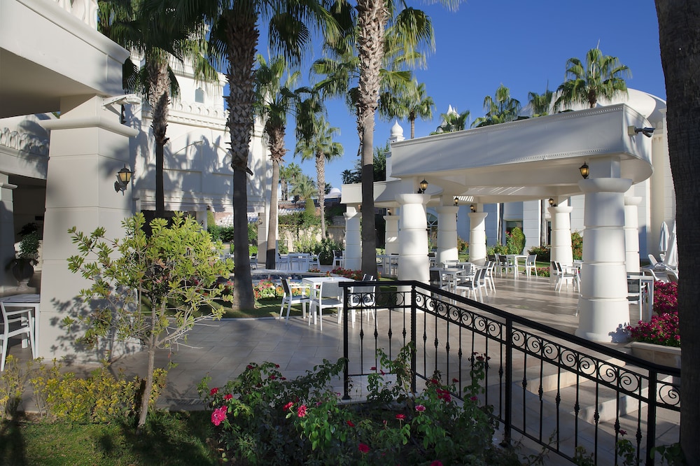 Kamelya Fulya Hotel - All inclusive — Hotel building in Side