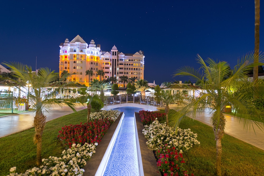 Kamelya Fulya Hotel - All inclusive — Hotel building in Side