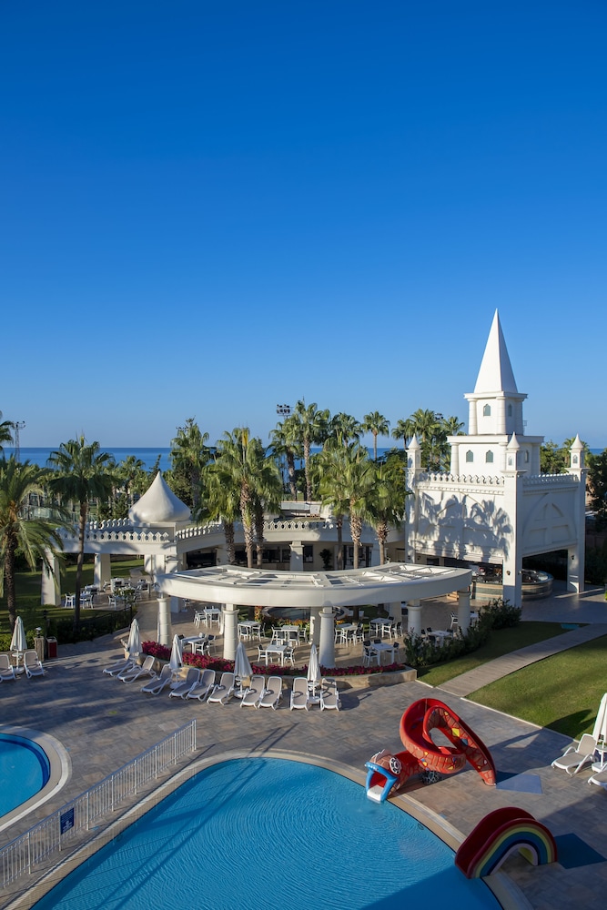 Kamelya Fulya Hotel - All inclusive — Hotel building in Side