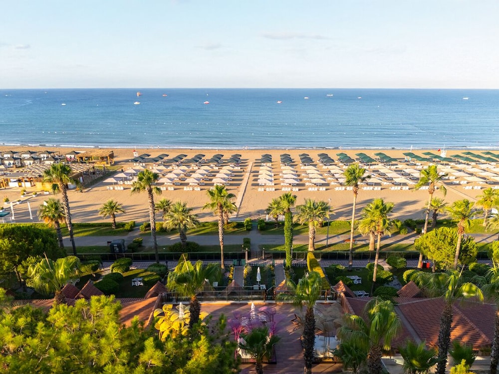 Kamelya Selin Hotel Luxury Resort & SPA — Beach in Side