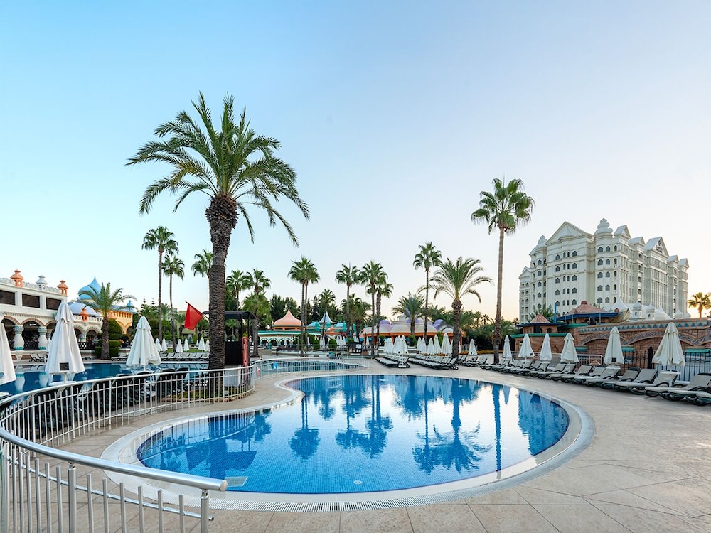 Kamelya Selin Hotel Luxury Resort & SPA — Swimming pool in Side