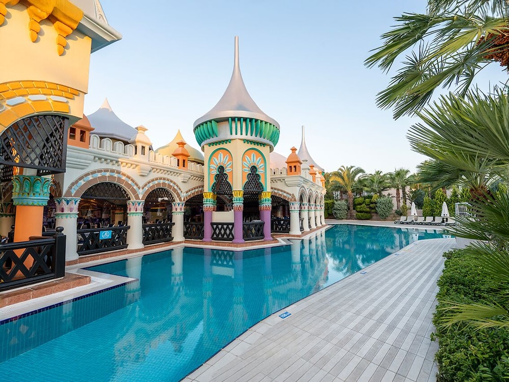 Kamelya Selin Hotel Luxury Resort & SPA — Hotel building in Side