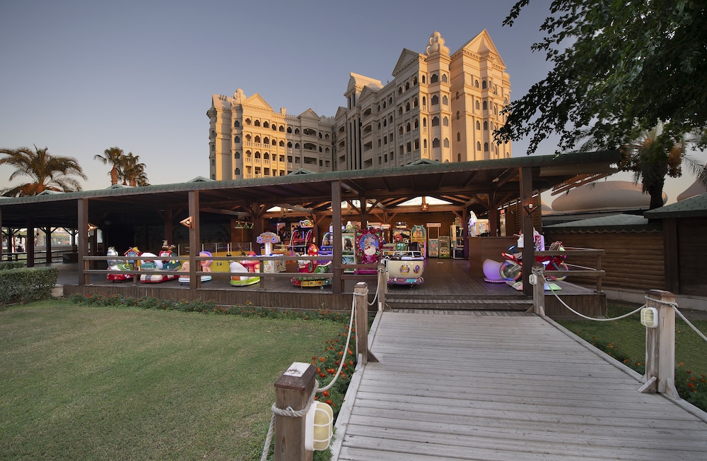 Kamelya Selin Hotel Luxury Resort & SPA — Hotel building in Side
