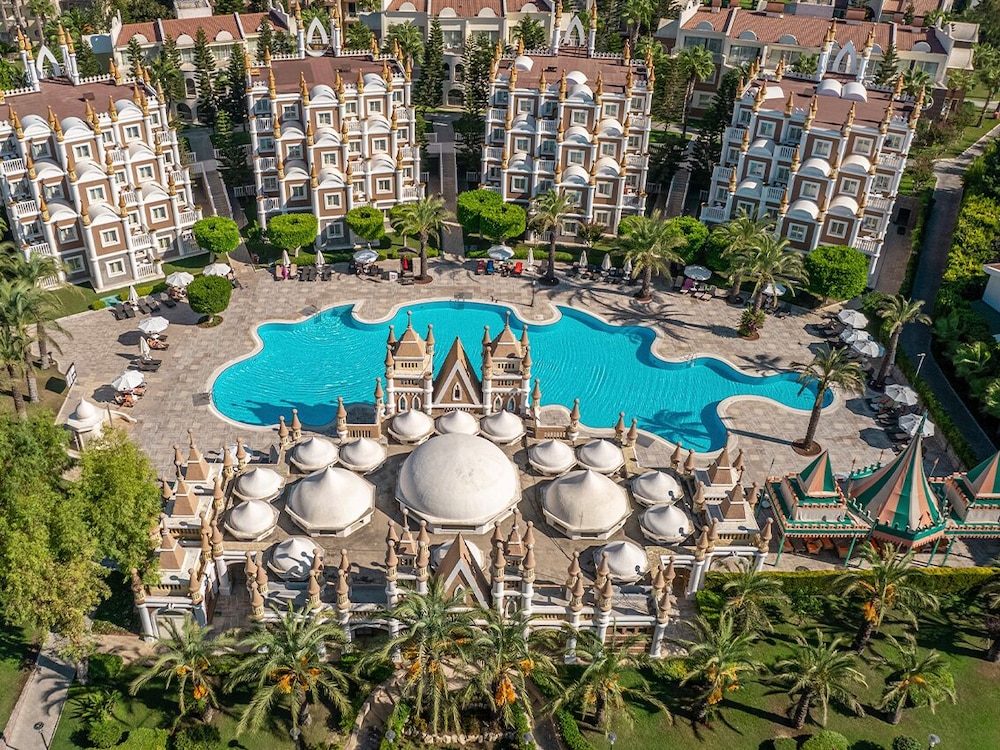 Kamelya Selin Hotel Luxury Resort & SPA — Hotel building in Side