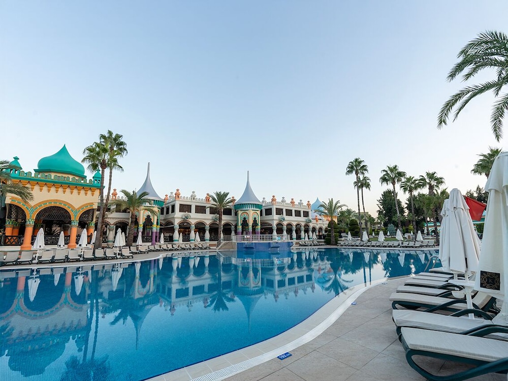 Kamelya Selin Hotel Luxury Resort & SPA — Swimming pool in Side
