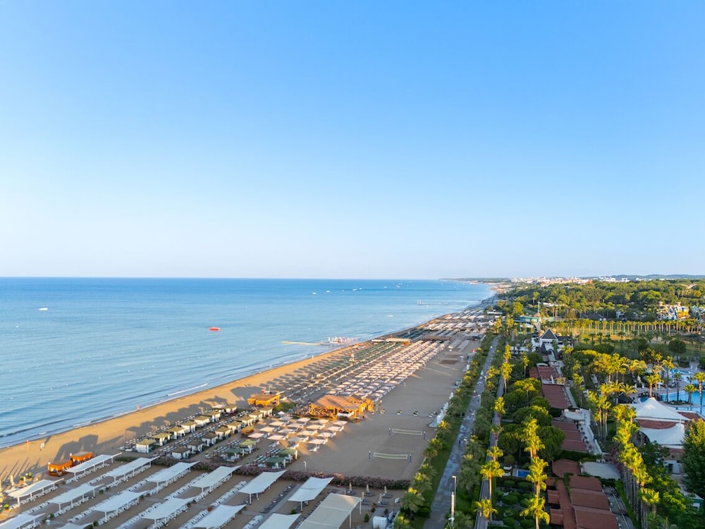 Kamelya Selin Hotel Luxury Resort & SPA — Beach in Side