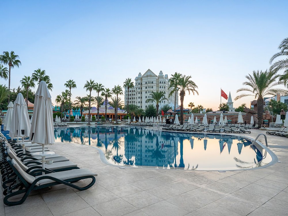 Kamelya Selin Hotel Luxury Resort & SPA — Swimming pool in Side