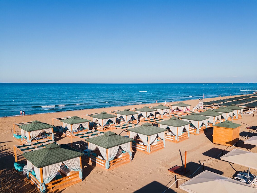 Kamelya Selin Hotel Luxury Resort & SPA — Beach in Side