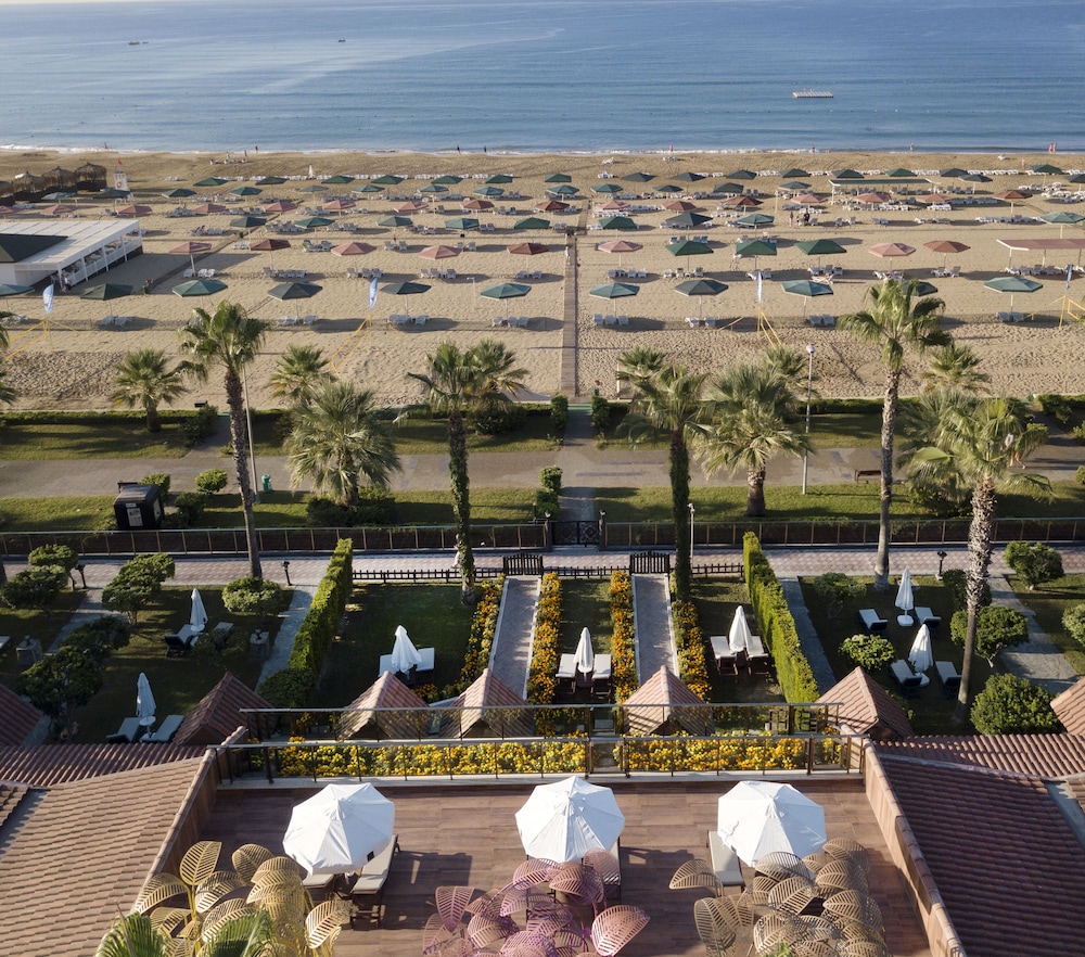 Kamelya Selin Hotel Luxury Resort & SPA — Beach in Side