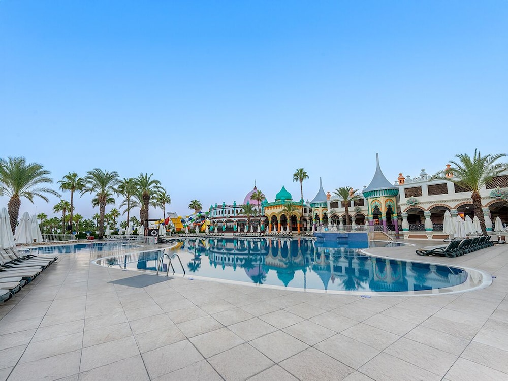Kamelya Selin Hotel Luxury Resort & SPA — Swimming pool in Side