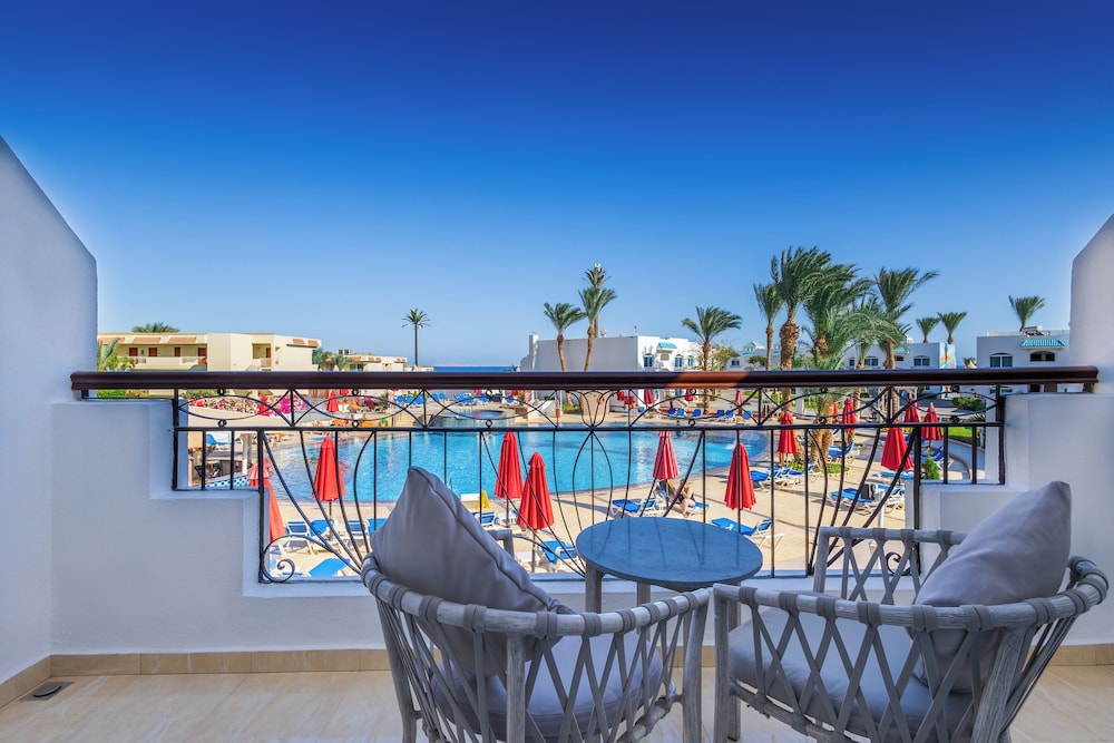 Sultan Gardens Resort — Swimming pool in Sharm El Sheikh, Red Sea