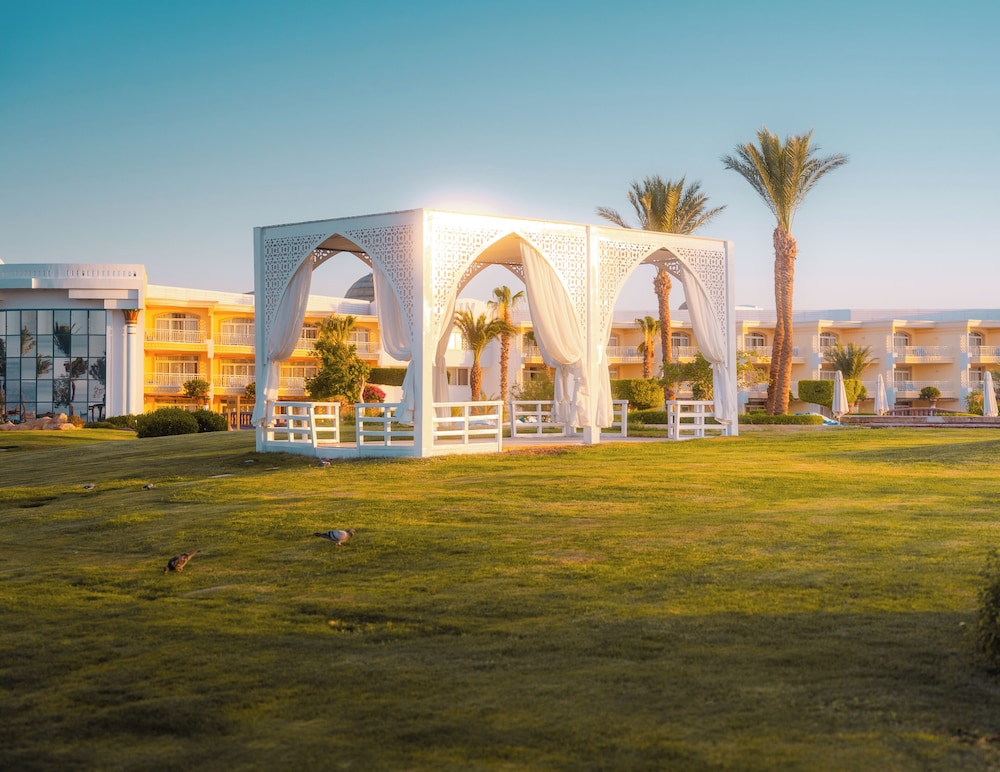 Palm Royale Resort - Soma Bay — Hotel building in Soma Bay, Red Sea