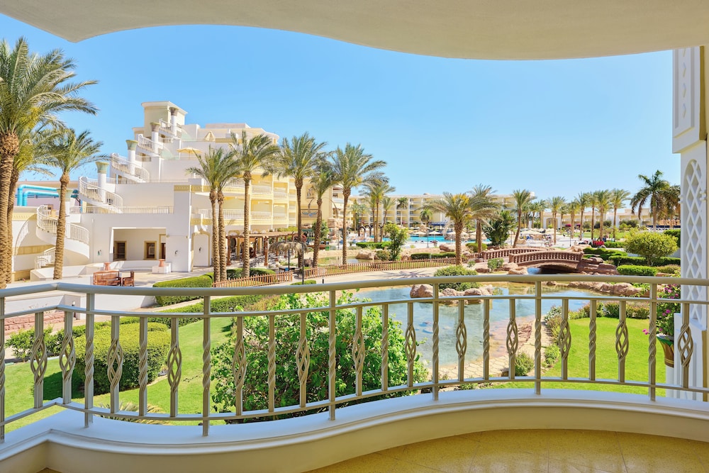 Palm Royale Resort - Soma Bay — Hotel building in Soma Bay, Red Sea