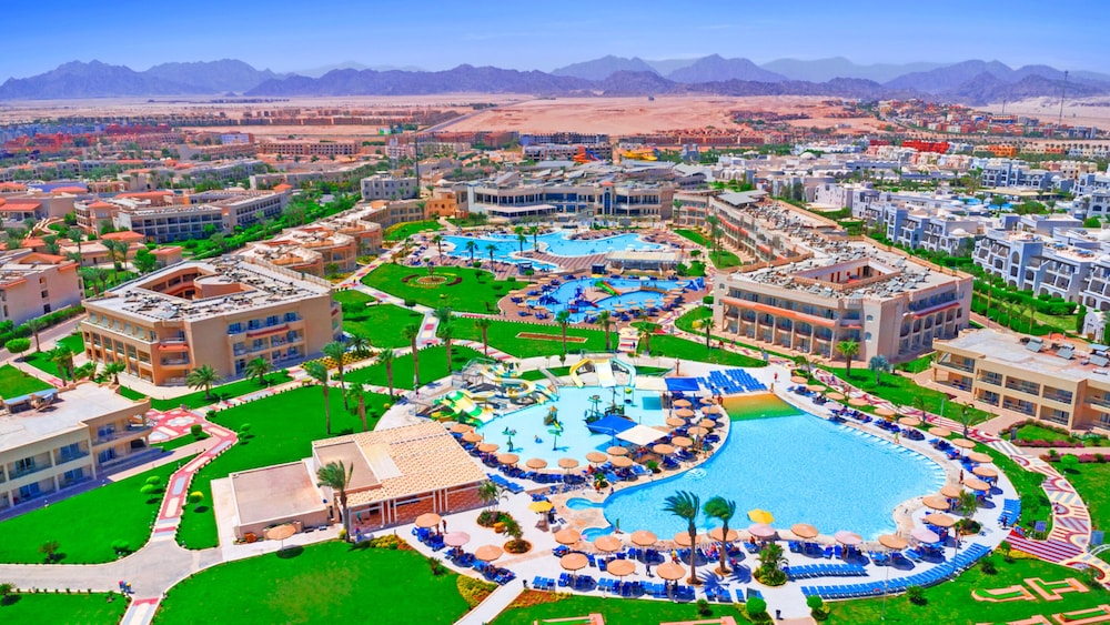 Pickalbatros Royal Moderna Sharm & Aqua Park - All inclusive — Swimming pool in Sharm El Sheikh, Red Sea