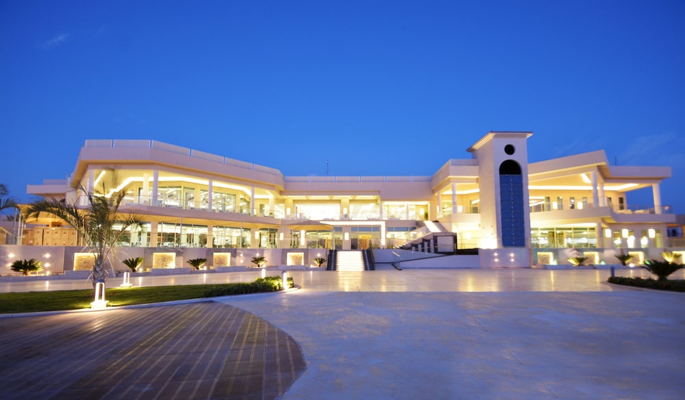 Pickalbatros Royal Moderna Sharm & Aqua Park - All inclusive — Hotel building in Sharm El Sheikh, Red Sea