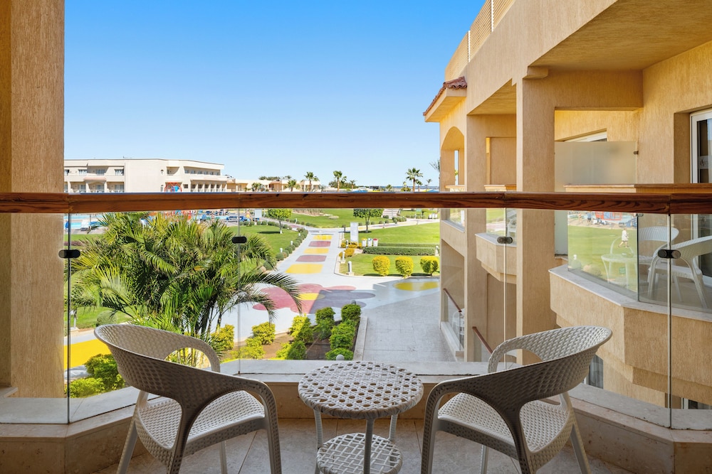 Pickalbatros Royal Moderna Sharm & Aqua Park - All inclusive — Hotel rooms in Sharm El Sheikh, Red Sea