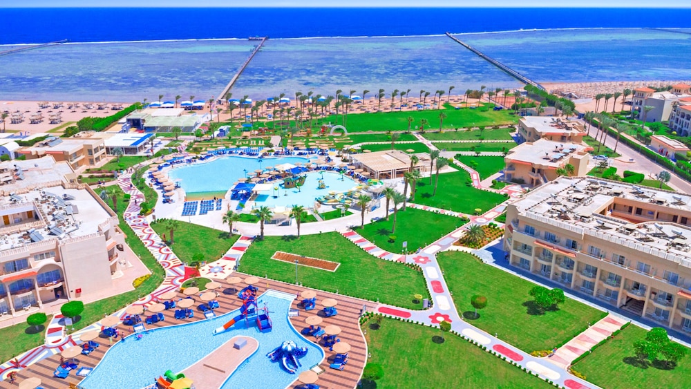 Pickalbatros Royal Moderna Sharm & Aqua Park - All inclusive — Beach in Sharm El Sheikh, Red Sea