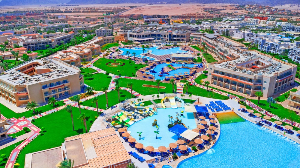 Pickalbatros Royal Moderna Sharm & Aqua Park - All inclusive — Swimming pool in Sharm El Sheikh, Red Sea