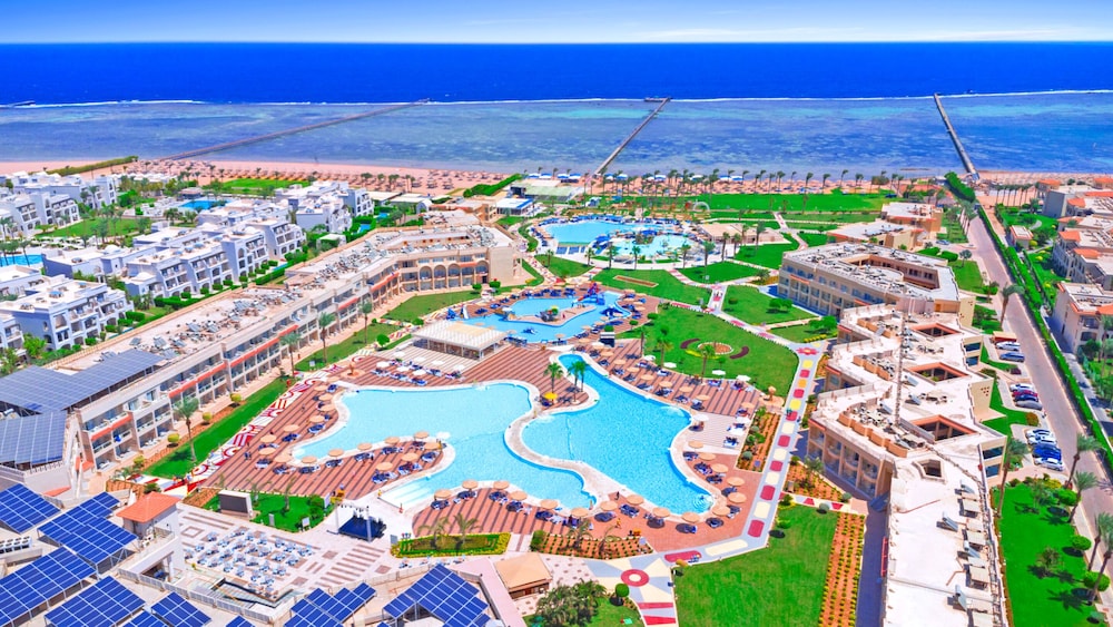 Pickalbatros Royal Moderna Sharm & Aqua Park - All inclusive — Beach in Sharm El Sheikh, Red Sea