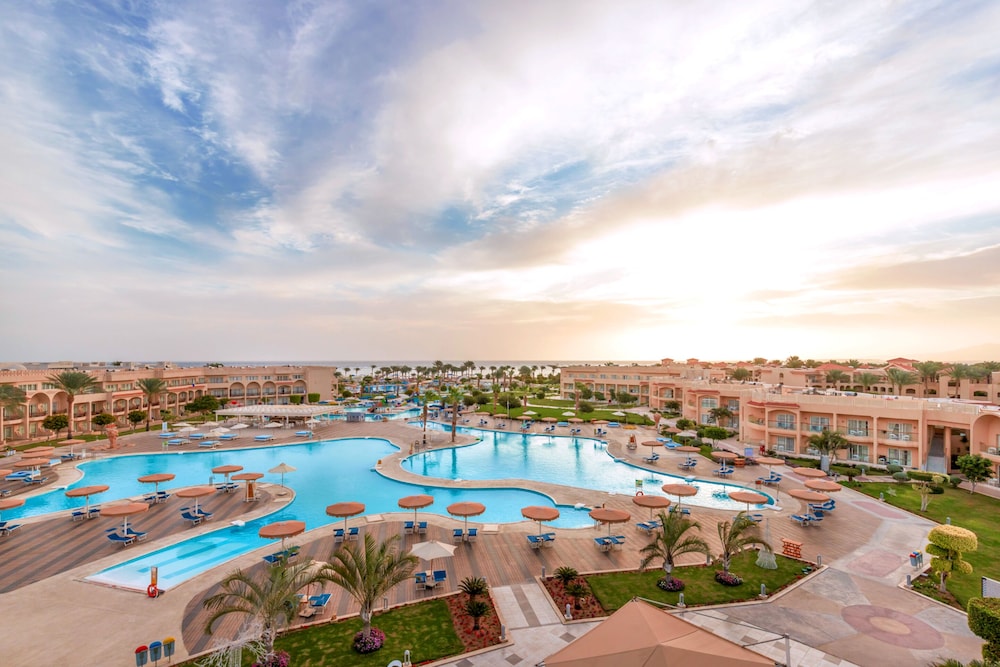 Pickalbatros Royal Moderna Sharm & Aqua Park - All inclusive — Swimming pool in Sharm El Sheikh, Red Sea