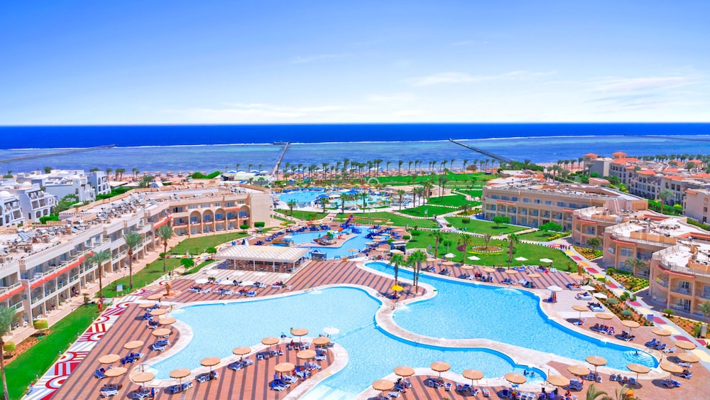 Pickalbatros Royal Moderna Sharm & Aqua Park - All inclusive — Beach in Sharm El Sheikh, Red Sea