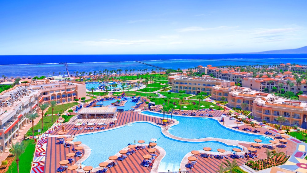 Pickalbatros Royal Moderna Sharm & Aqua Park - All inclusive — Beach in Sharm El Sheikh, Red Sea