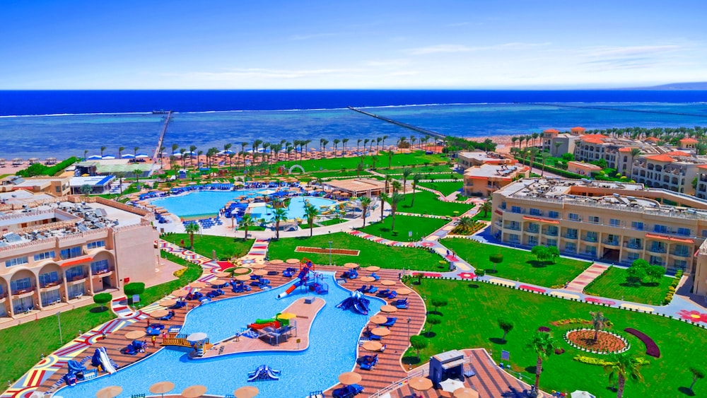 Pickalbatros Royal Moderna Sharm & Aqua Park - All inclusive — Beach in Sharm El Sheikh, Red Sea
