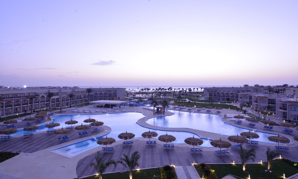 Pickalbatros Royal Moderna Sharm & Aqua Park - All inclusive — Hotel building in Sharm El Sheikh, Red Sea