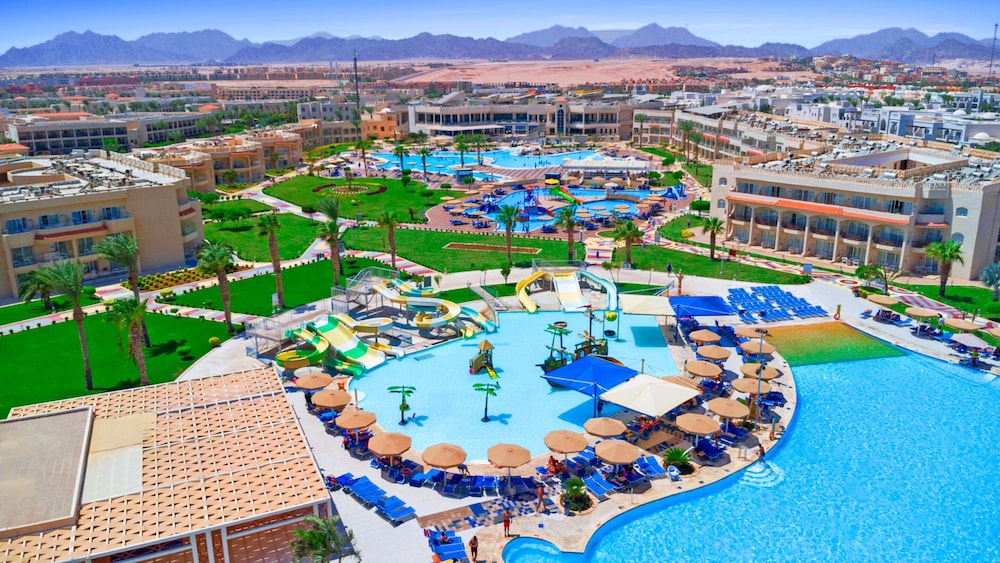 Pickalbatros Royal Moderna Sharm & Aqua Park - All inclusive — Swimming pool in Sharm El Sheikh, Red Sea