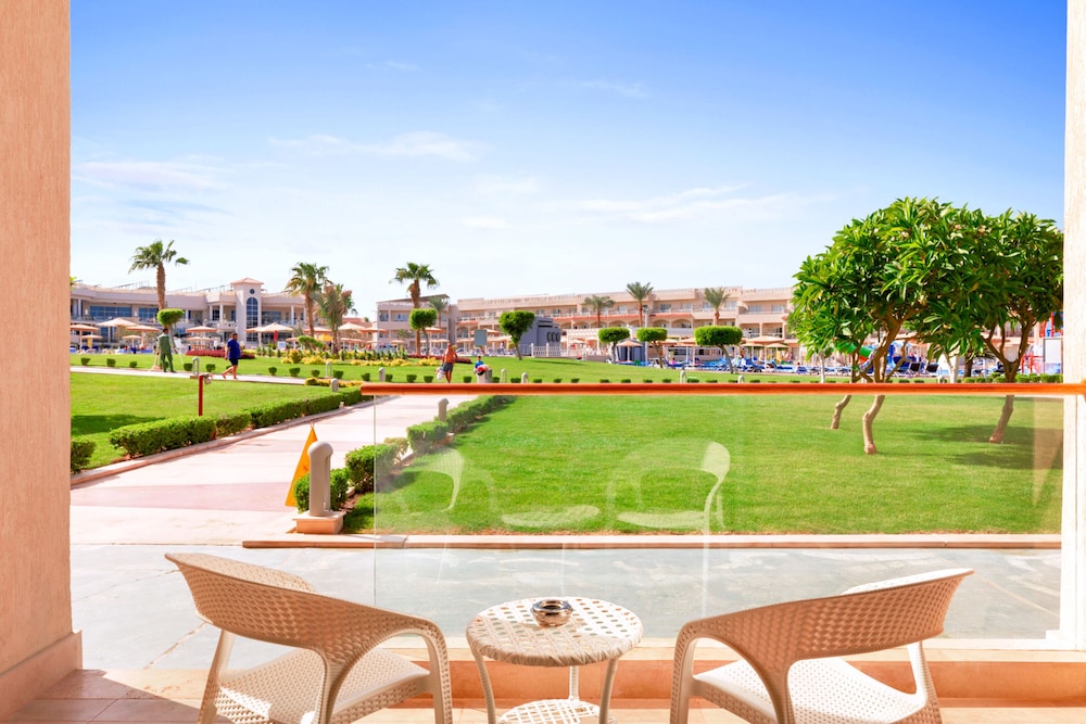 Pickalbatros Royal Moderna Sharm & Aqua Park - All inclusive — Hotel building in Sharm El Sheikh, Red Sea