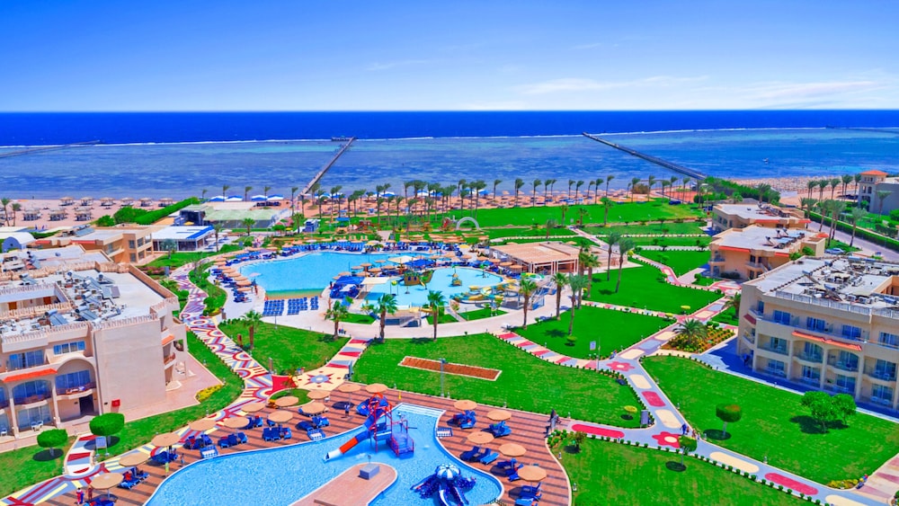 Pickalbatros Royal Moderna Sharm & Aqua Park - All inclusive — Beach in Sharm El Sheikh, Red Sea