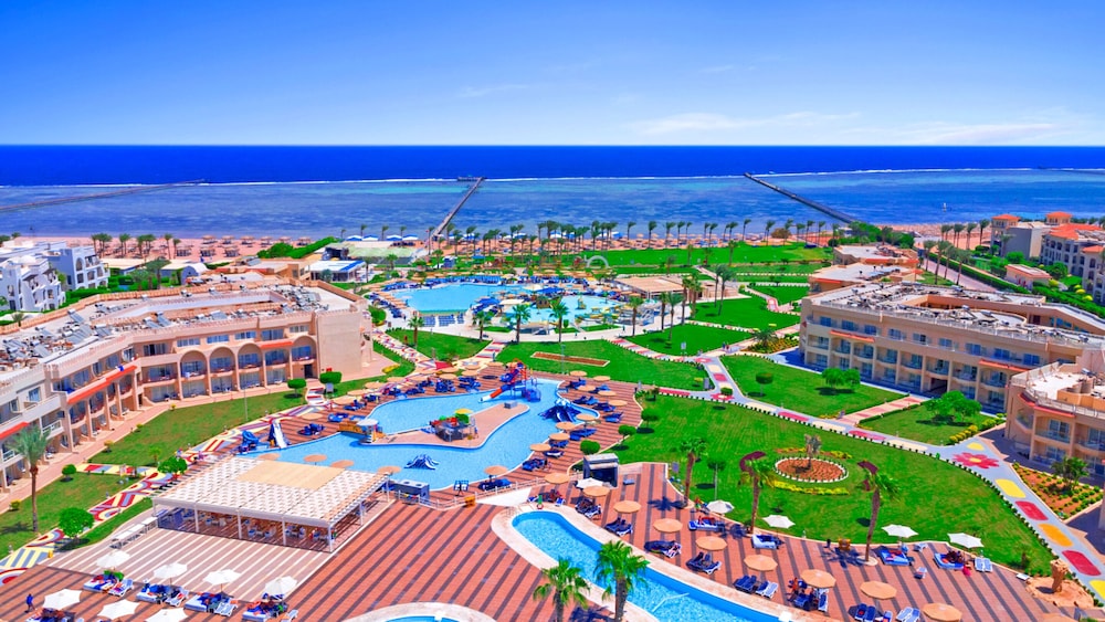 Pickalbatros Royal Moderna Sharm & Aqua Park - All inclusive — Beach in Sharm El Sheikh, Red Sea