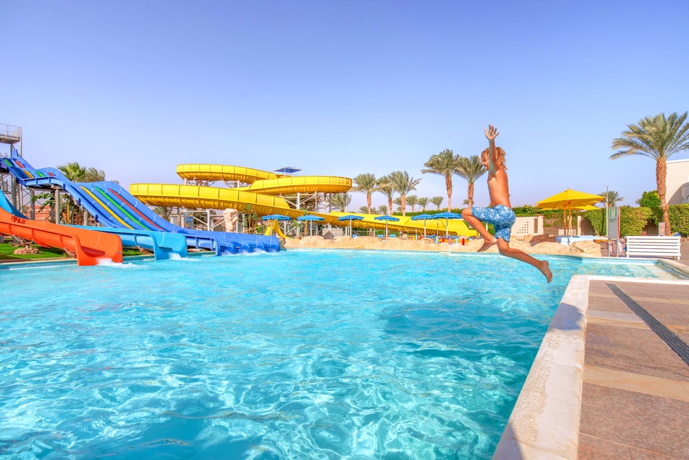 Pickalbatros Royal Moderna Sharm & Aqua Park - All inclusive — Swimming pool in Sharm El Sheikh, Red Sea