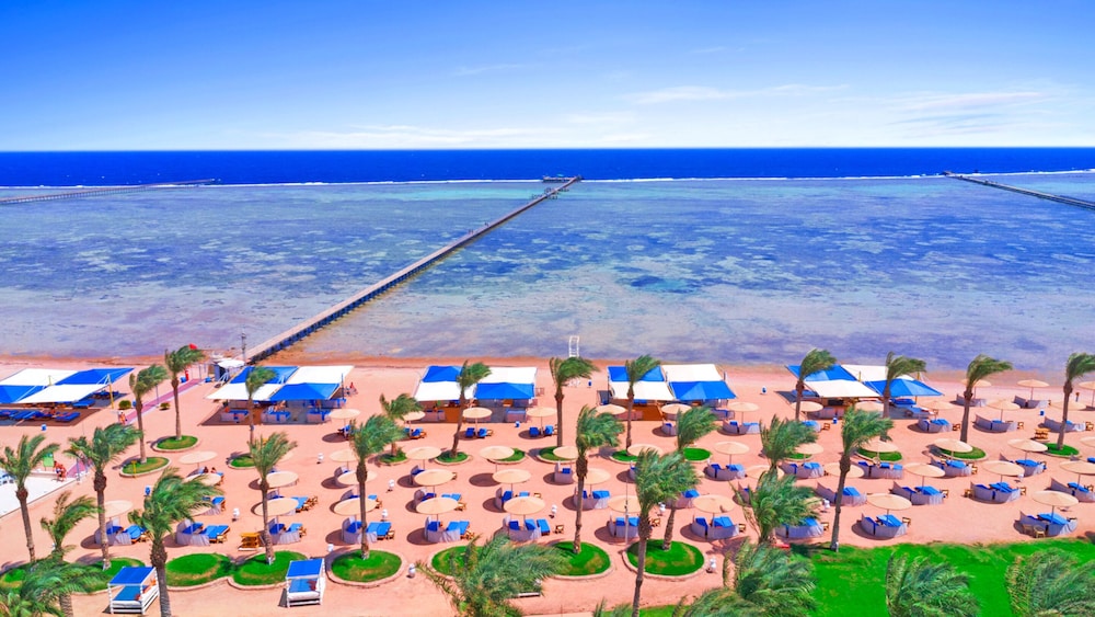 Pickalbatros Royal Moderna Sharm & Aqua Park - All inclusive — Beach in Sharm El Sheikh, Red Sea