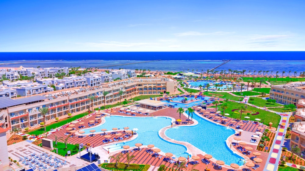 Pickalbatros Royal Moderna Sharm & Aqua Park - All inclusive — Beach in Sharm El Sheikh, Red Sea