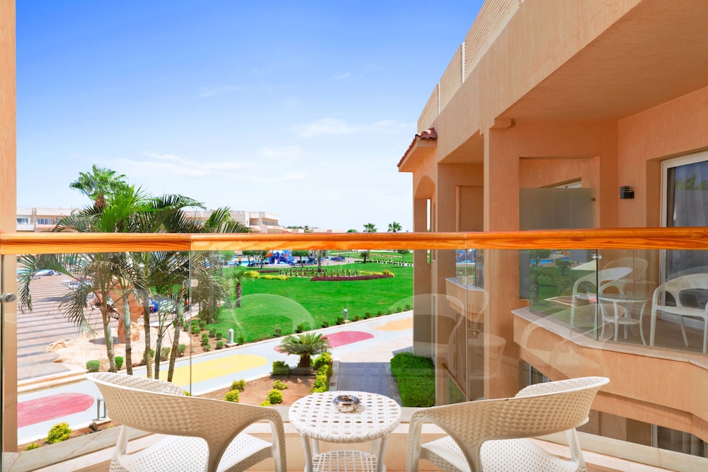 Pickalbatros Royal Moderna Sharm & Aqua Park - All inclusive — Hotel rooms in Sharm El Sheikh, Red Sea