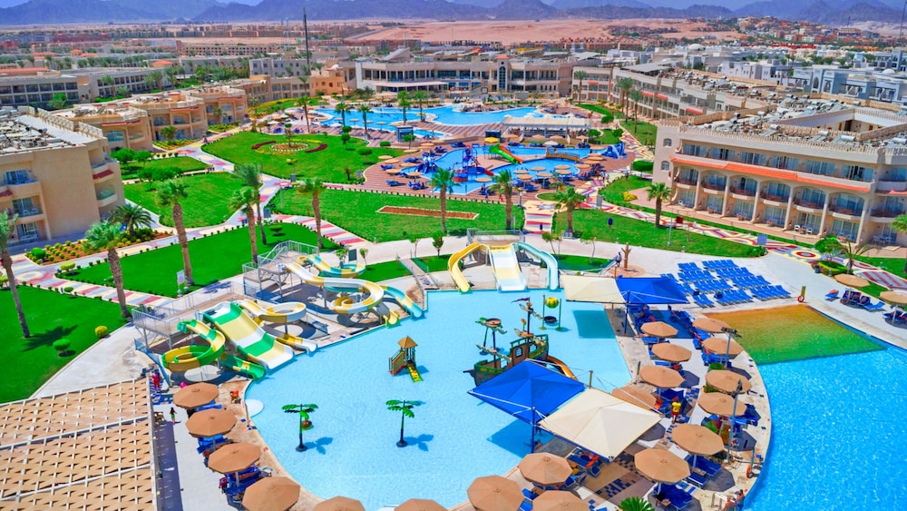 Pickalbatros Royal Moderna Sharm & Aqua Park - All inclusive — Swimming pool in Sharm El Sheikh, Red Sea
