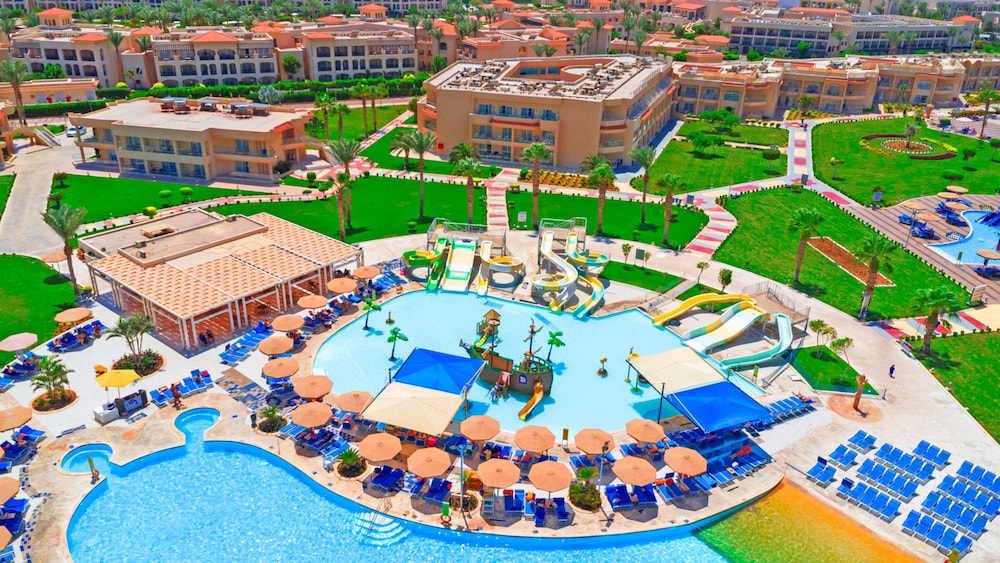 Pickalbatros Royal Moderna Sharm & Aqua Park - All inclusive — Swimming pool in Sharm El Sheikh, Red Sea
