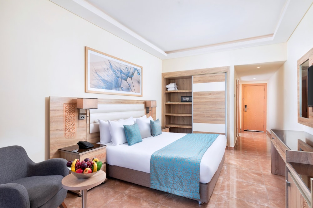 Beach Albatros Resort - All Inclusive — Hotel rooms in Hurghada, Red Sea