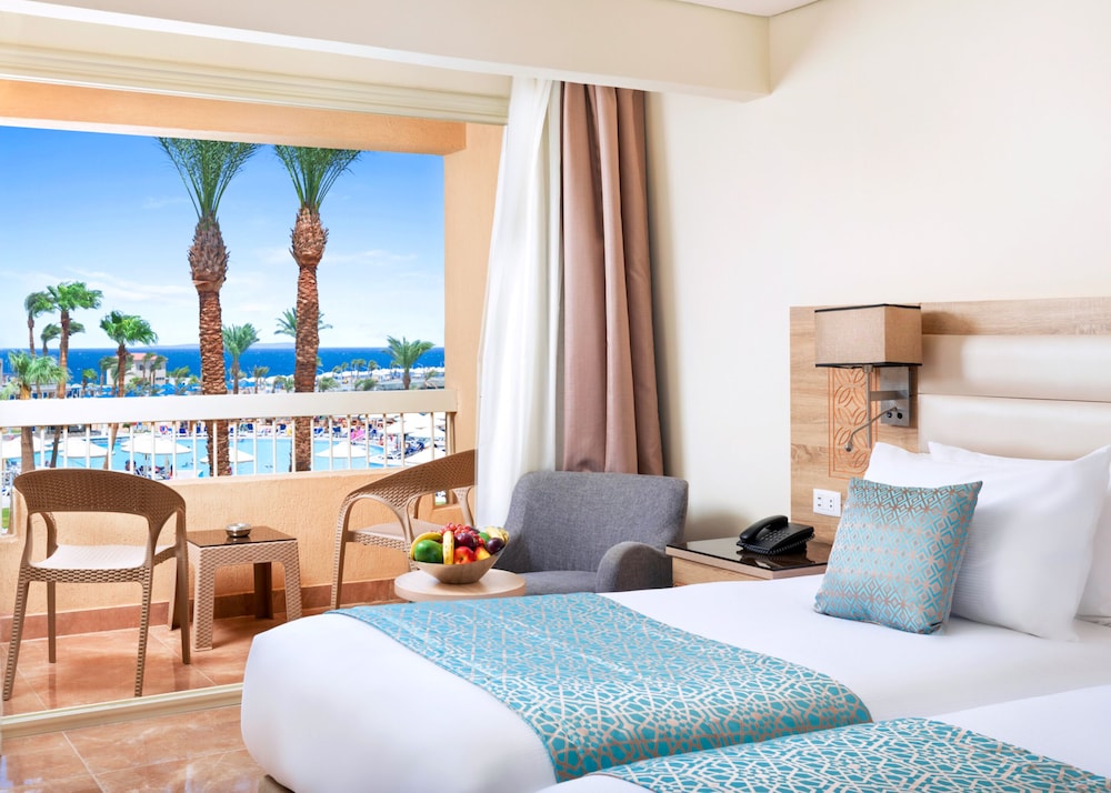 Beach Albatros Resort - All Inclusive — Hotel rooms in Hurghada, Red Sea