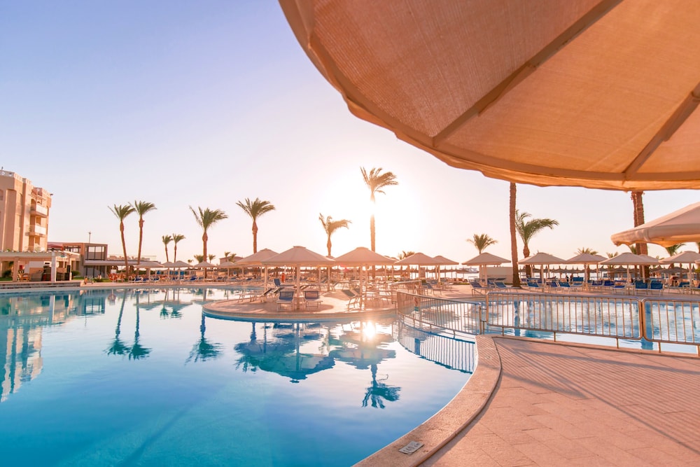 Beach Albatros Resort - All Inclusive — Swimming pool in Hurghada, Red Sea